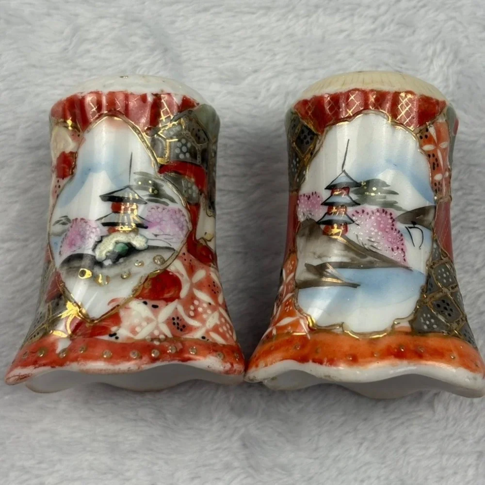 Vintage Japanese Salt and Pepper Shakers Geisha Girl Mount Fuji Japan Decor‎